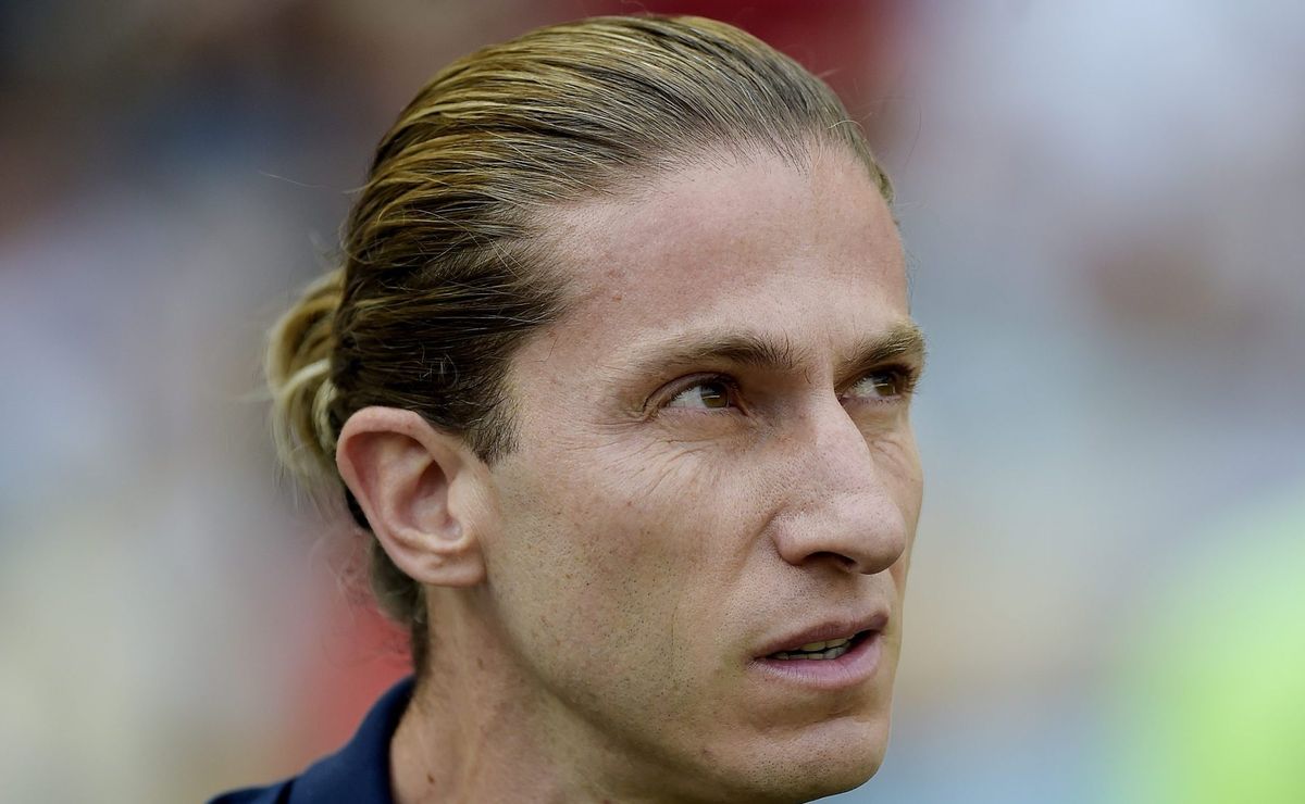Filipe Luís pede três reforços no Flamengo e aprova Julio Enciso