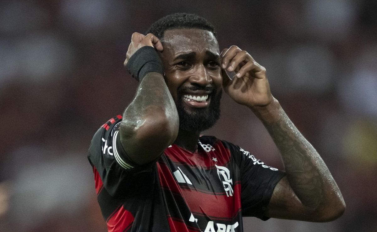 Gerson discute com repórter após Flamengo x Central Córdoba