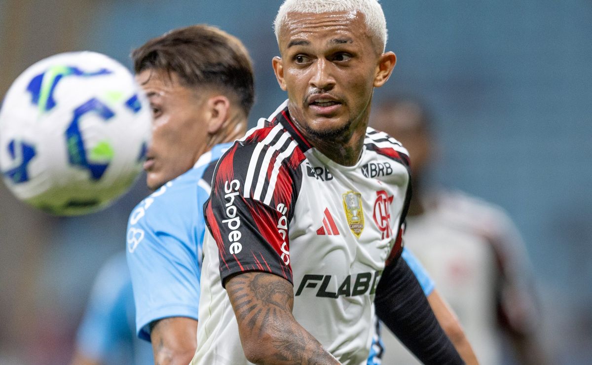 Liverpool sai na frente pela compra de Wesley do Flamengo