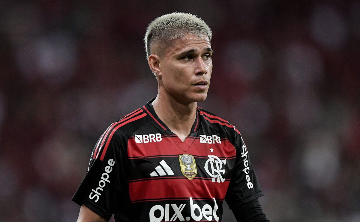 Luiz Araújo deixa Pedro desolado após perder gol em LDU x Flamengo