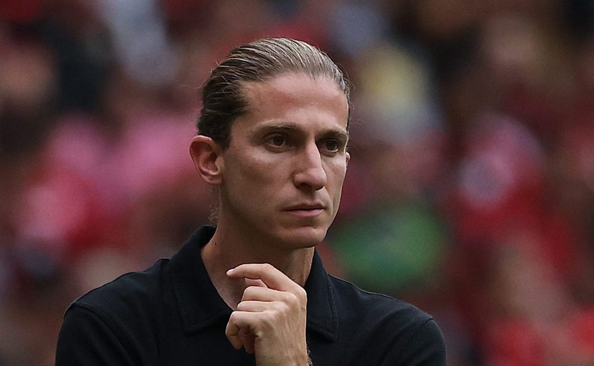 Não gostou! Filipe Luís rebate pergunta na coletiva e dispara ao vivo