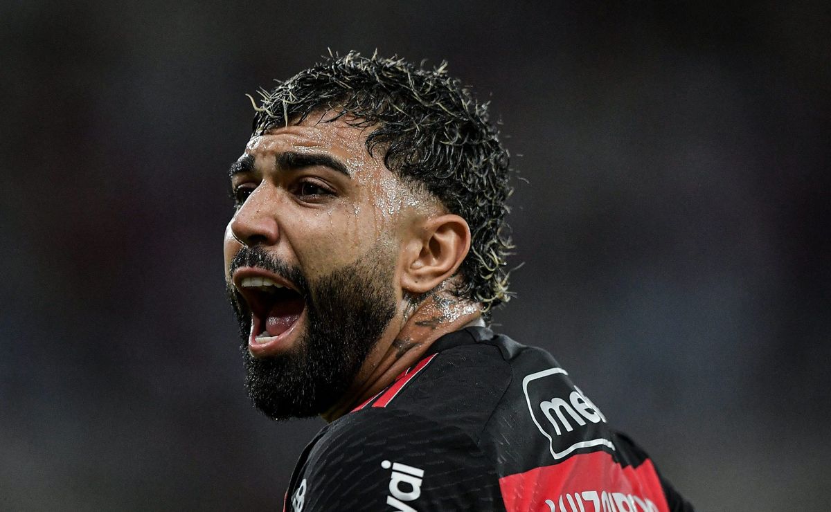Neto humilha Roger Flores após críticas sobre Gabigol, ex-Flamengo