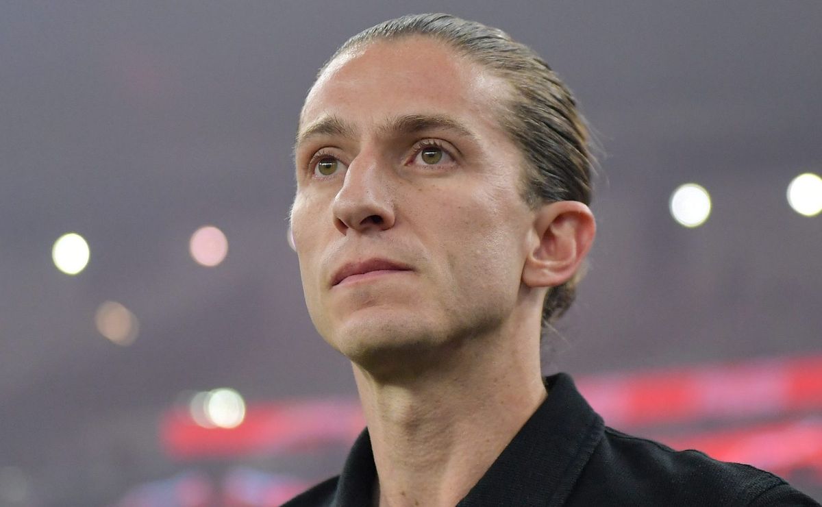 Torcida critica Filipe Luís mesmo após vitória no Barradão