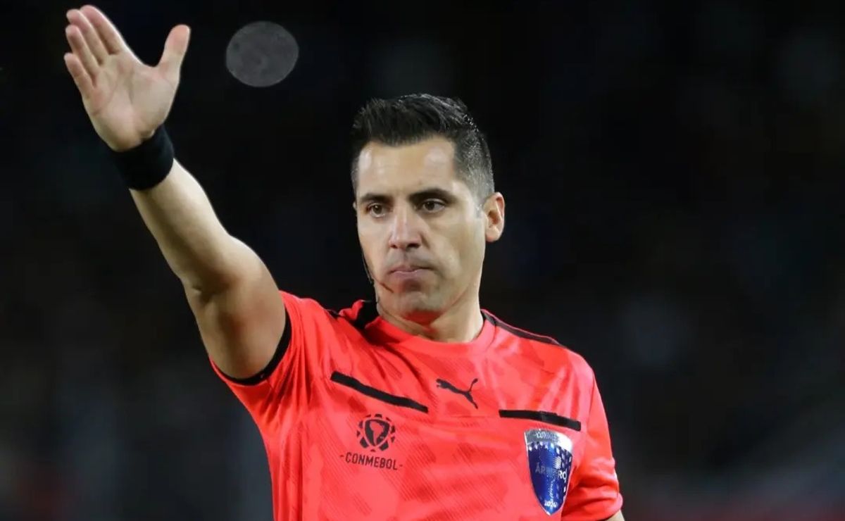 Torcida do Flamengo critica Garay por não marcar pênalti