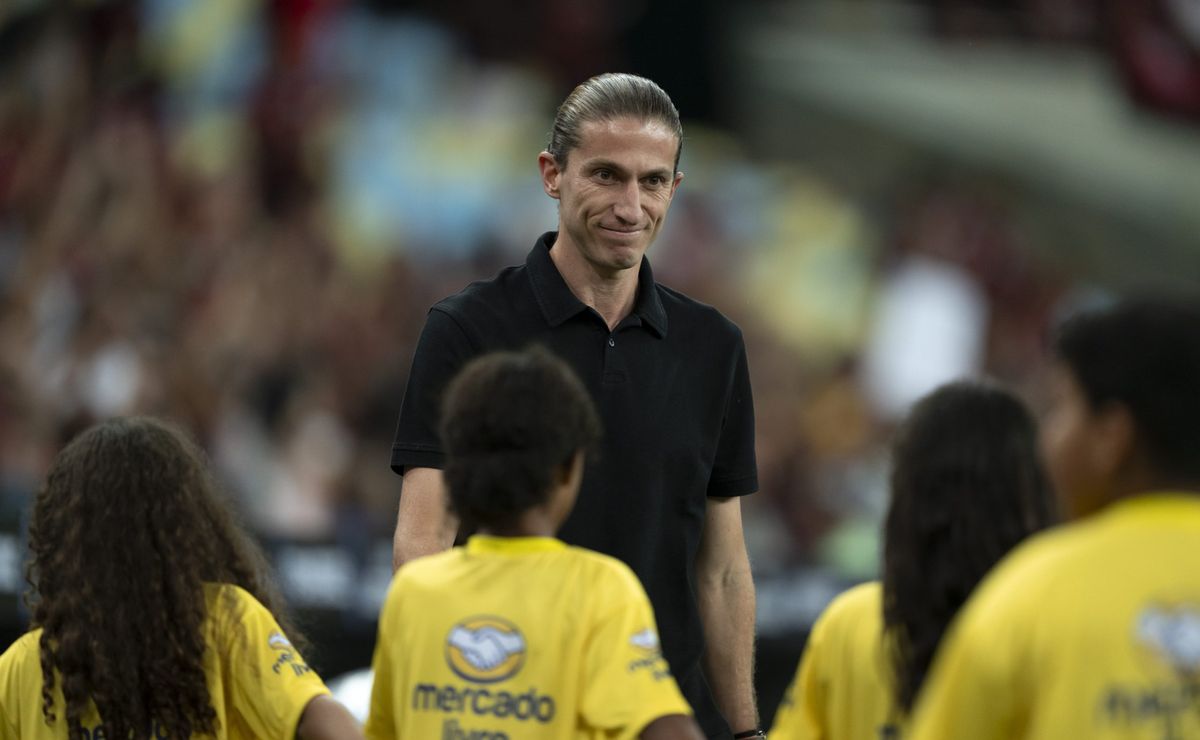 Victor Hugo e Alcaraz voltam ao Flamengo, mas não estão nos planos