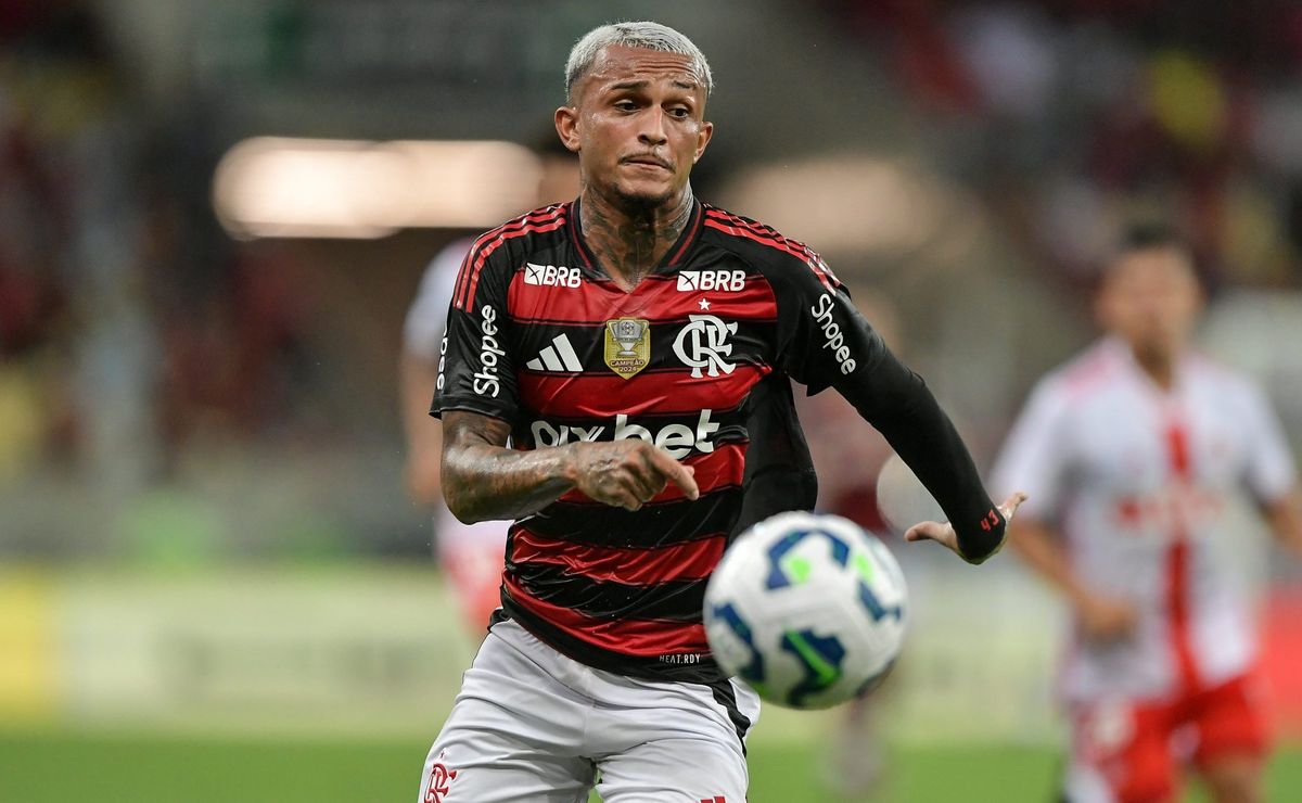 Wesley se desculpa por discutir com torcedor do Flamengo