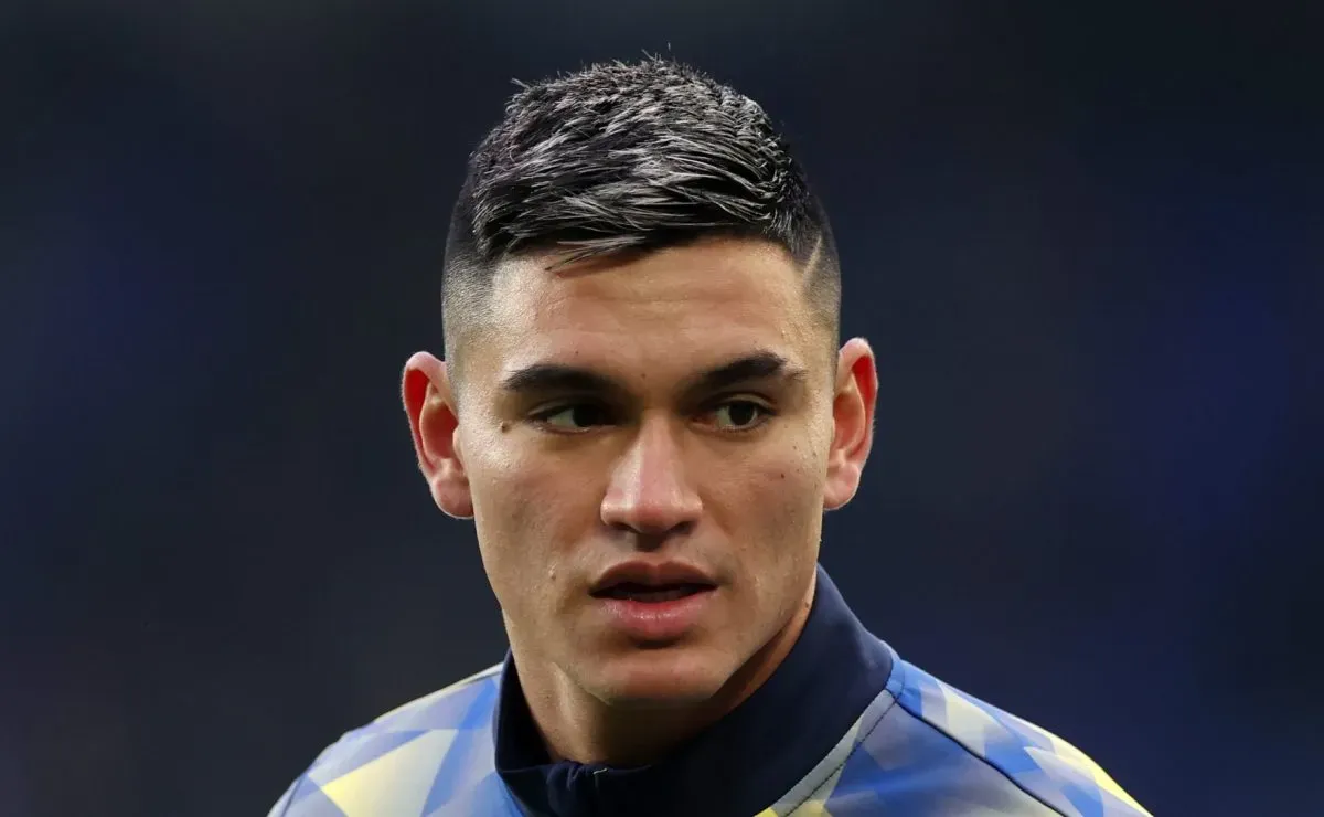 Alcaraz decide permanecer no Everton e Flamengo deve fechar venda