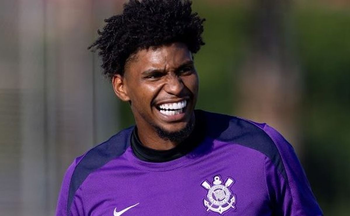 Flamengo acompanha negociação de Hugo Souza que pode render fortuna