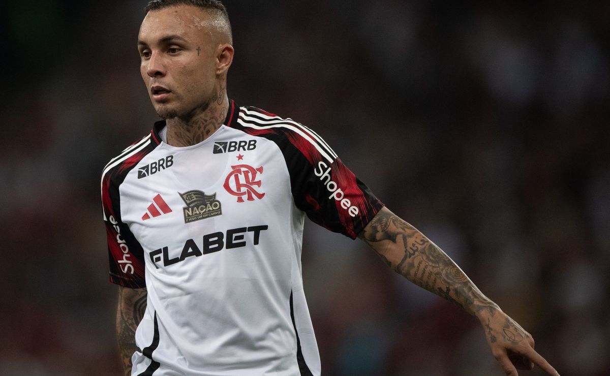 Flamengo avalia liberar Michael e Cebolinha para ajustar elenco