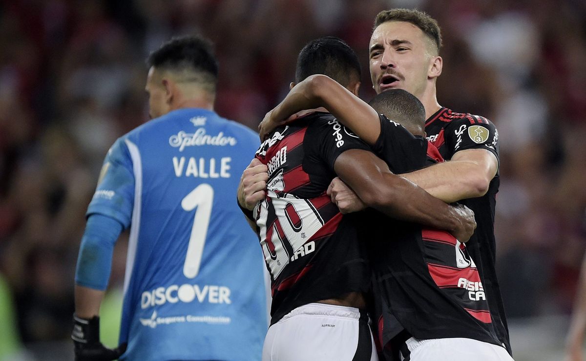 Flamengo vence LDU e entra na zona de classificação da Liberta