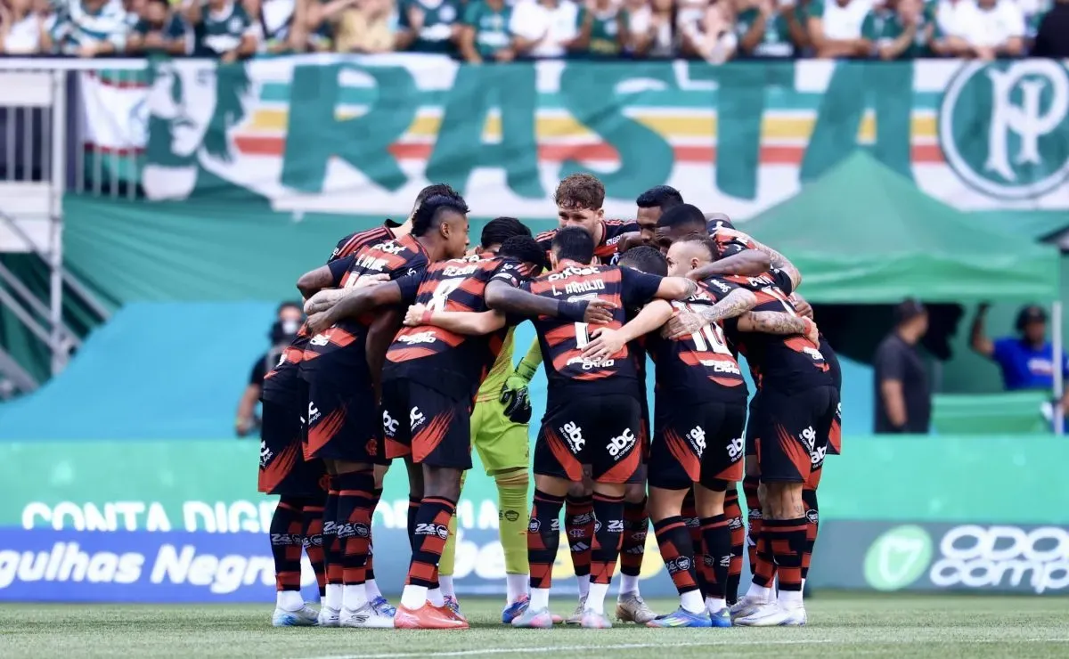 Flamengo vence o Palmeiras e encosta na liderança do Brasileirão