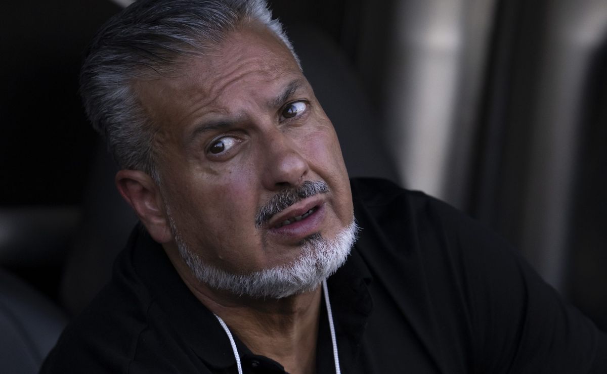 José Boto é comunicado no Flamengo que Petterson está fora do Juventude