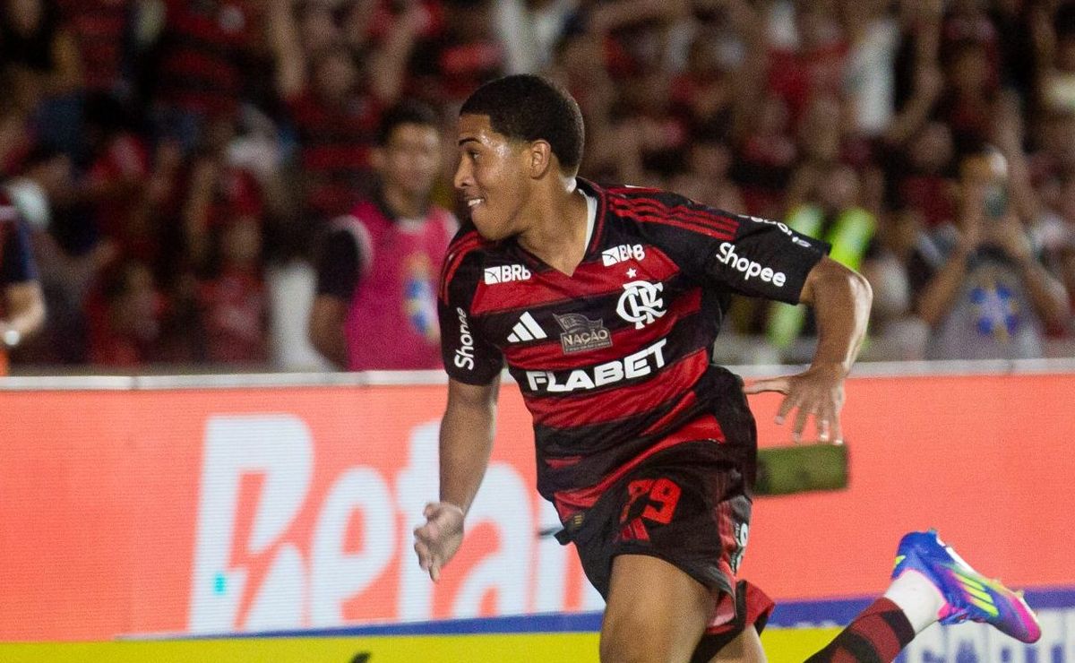 Joshua enche os olhos de Filipe Luís e tem multa de R$ 450 milhões