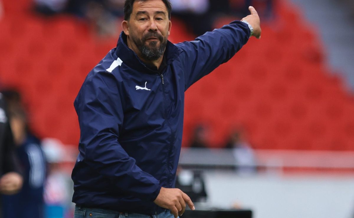 Técnico da LDU está preocupado com desgaste de seus jogadores