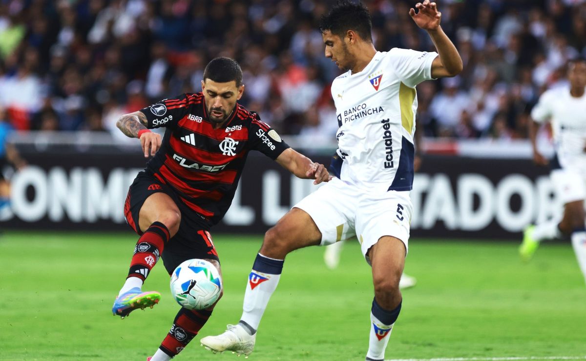 Técnico da LDU joga a pressão em cima do Flamengo por vitória