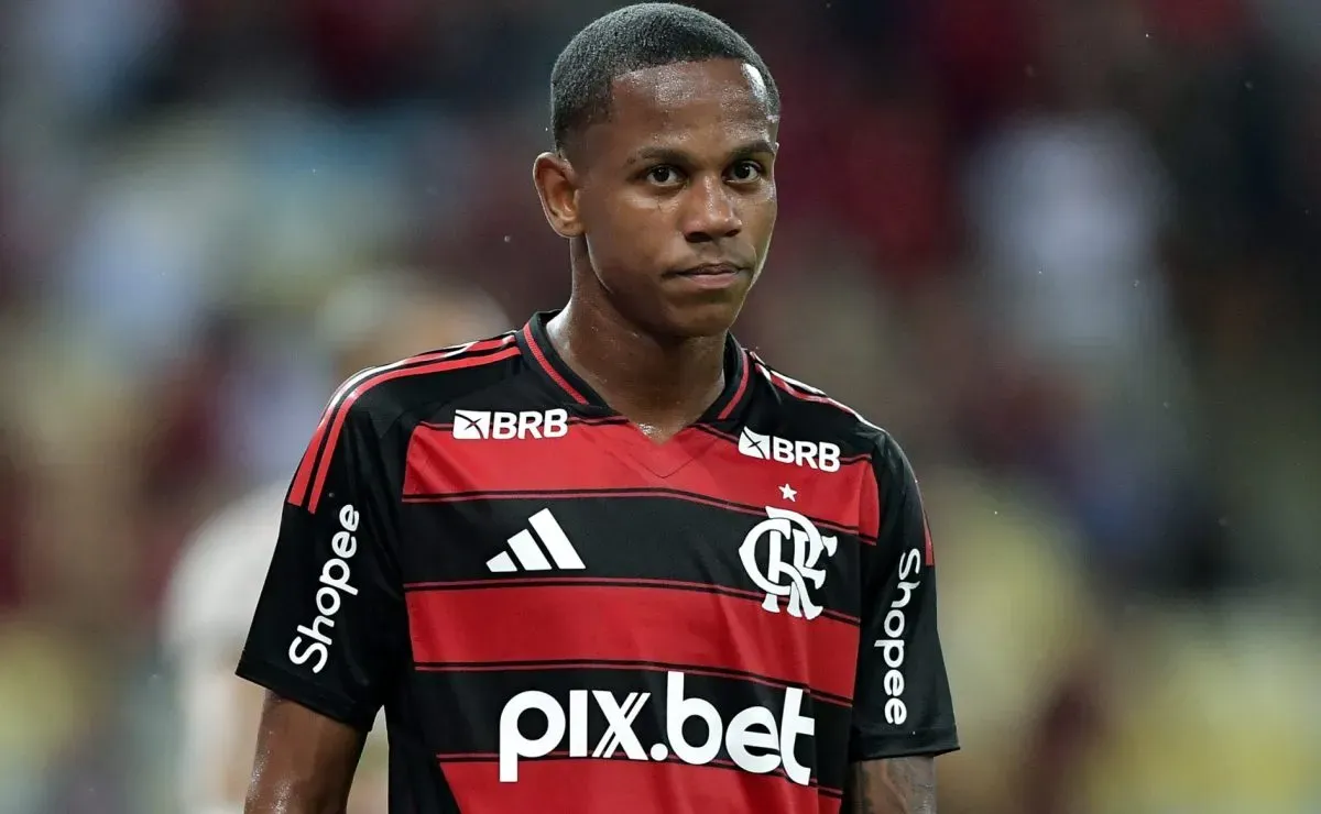 Torcida do Flamengo pede Wallace Yan no lugar de Cebolinha