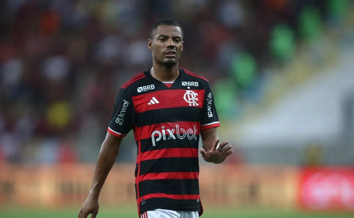 Filipe Luís pode ter retorno importante contra o Bayern de Munique