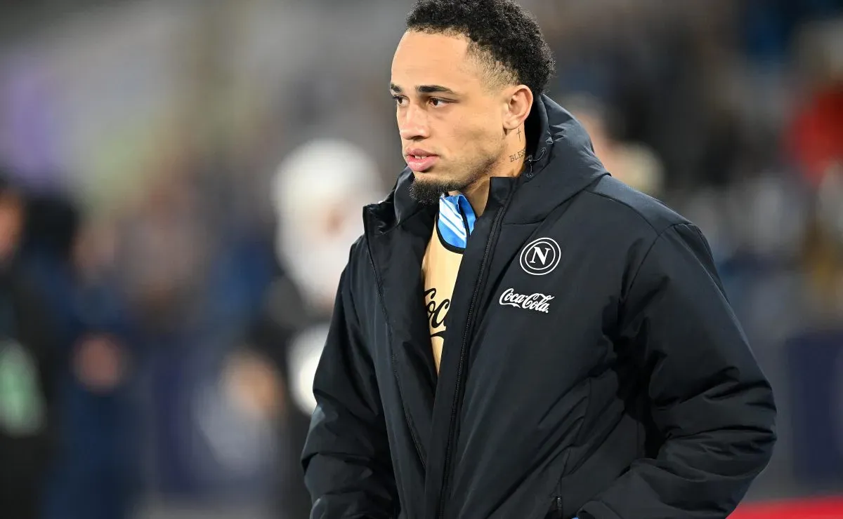 Flamengo desiste de Okafor do Milan