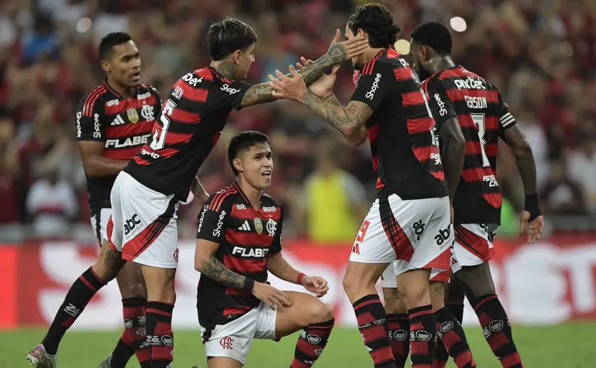 Flamengo lidera o Brasileirão após goleada e mira o Mundial