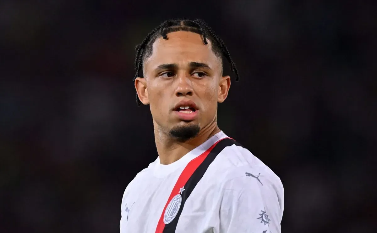 Milan oferece ao Flamengo troca em Okafor pelo lateral Wesley