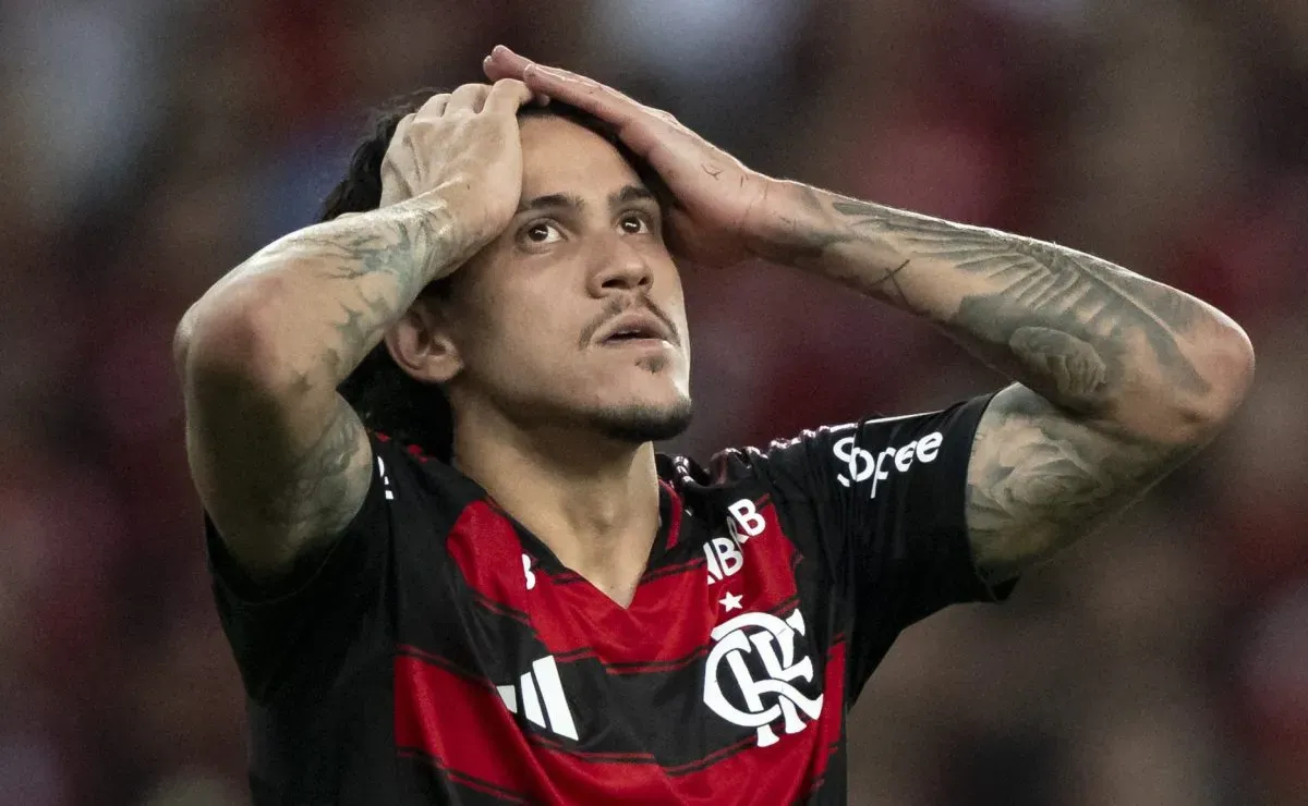 Pedro deve permanecer na reserva com Filipe Luís no Mundial