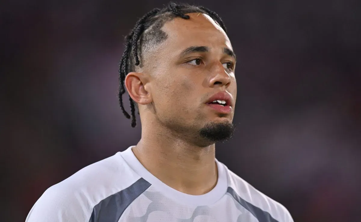 Possível reforço, Okafor tem histórico problemático