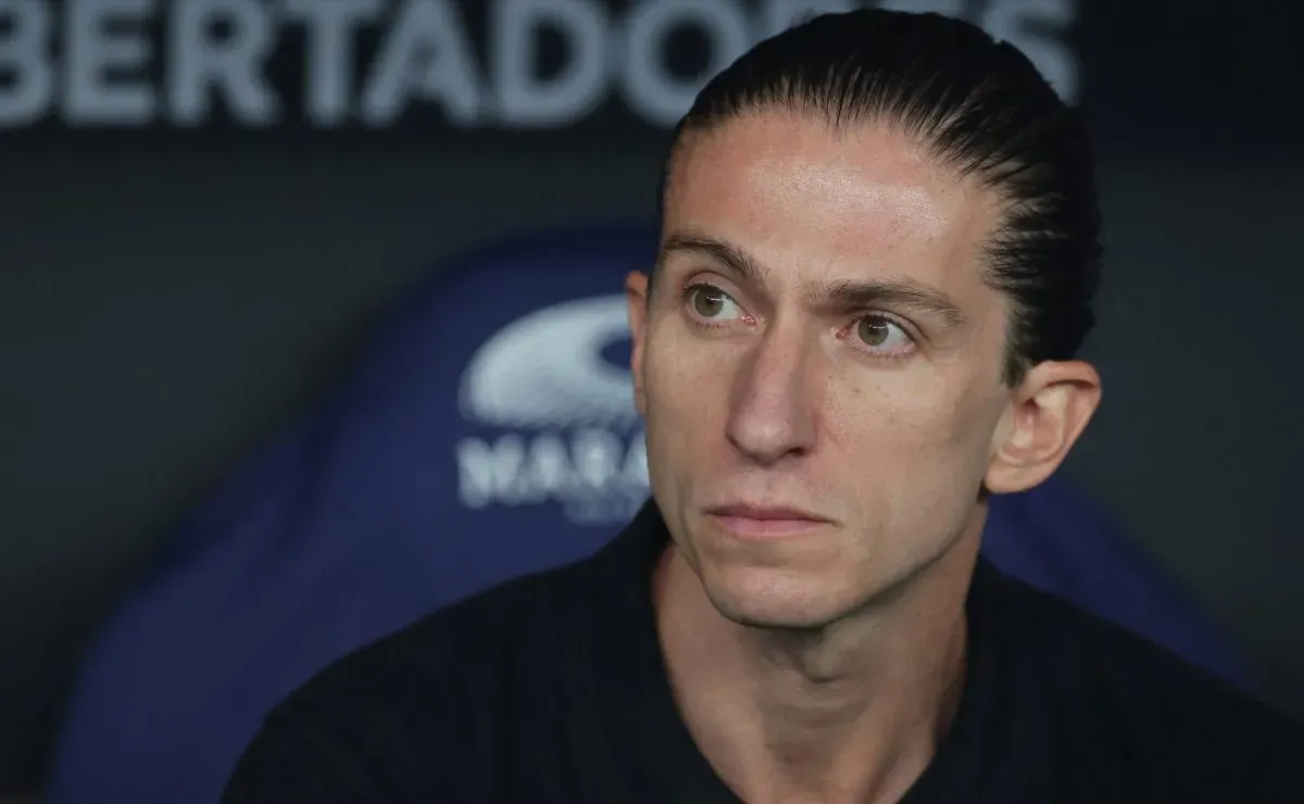 Postura de Filipe Luís incomoda torcida em Flamengo x Espérance