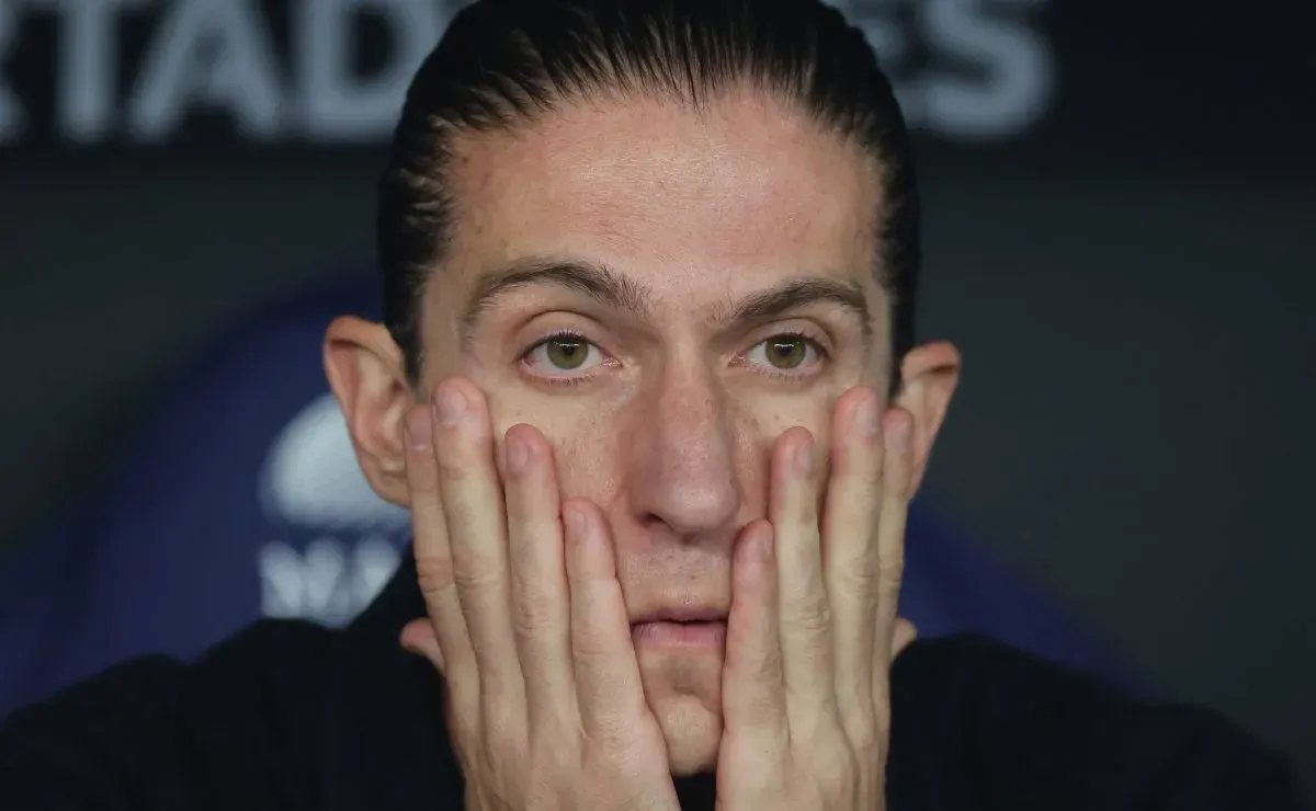 Torcida do Atleti pede Filipe Luís, do Flamengo, para substituir Simeone