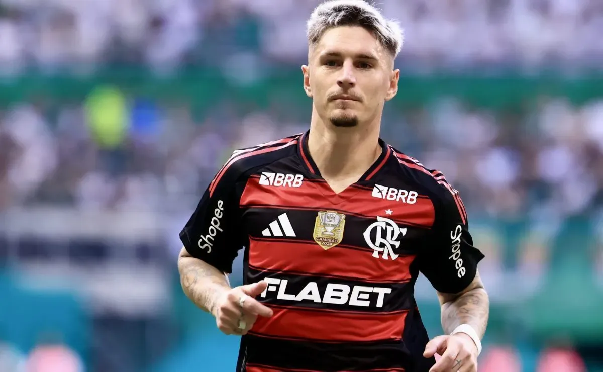 Venê Casagrande atualiza sobre renovação de Varela no Flamengo