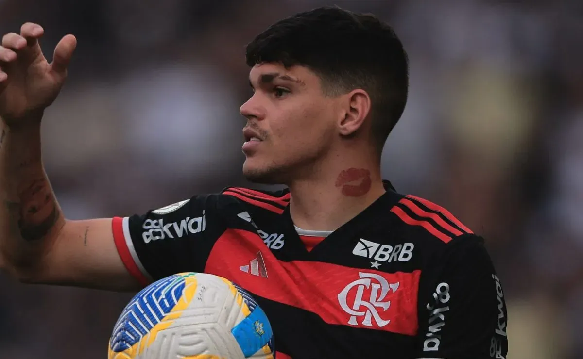 Ayrton Lucas passa por drama e lesão do jogador do Flamengo tem atualização