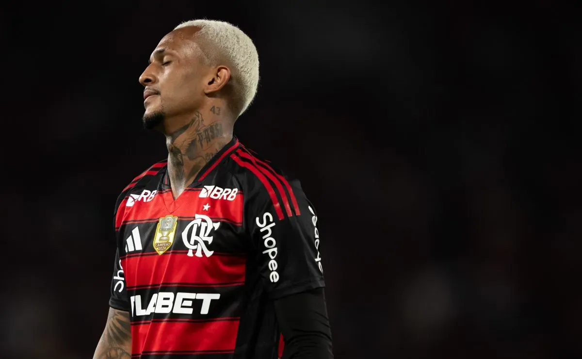 Câmaras flagram estreia de ex-Flamengo na Itália