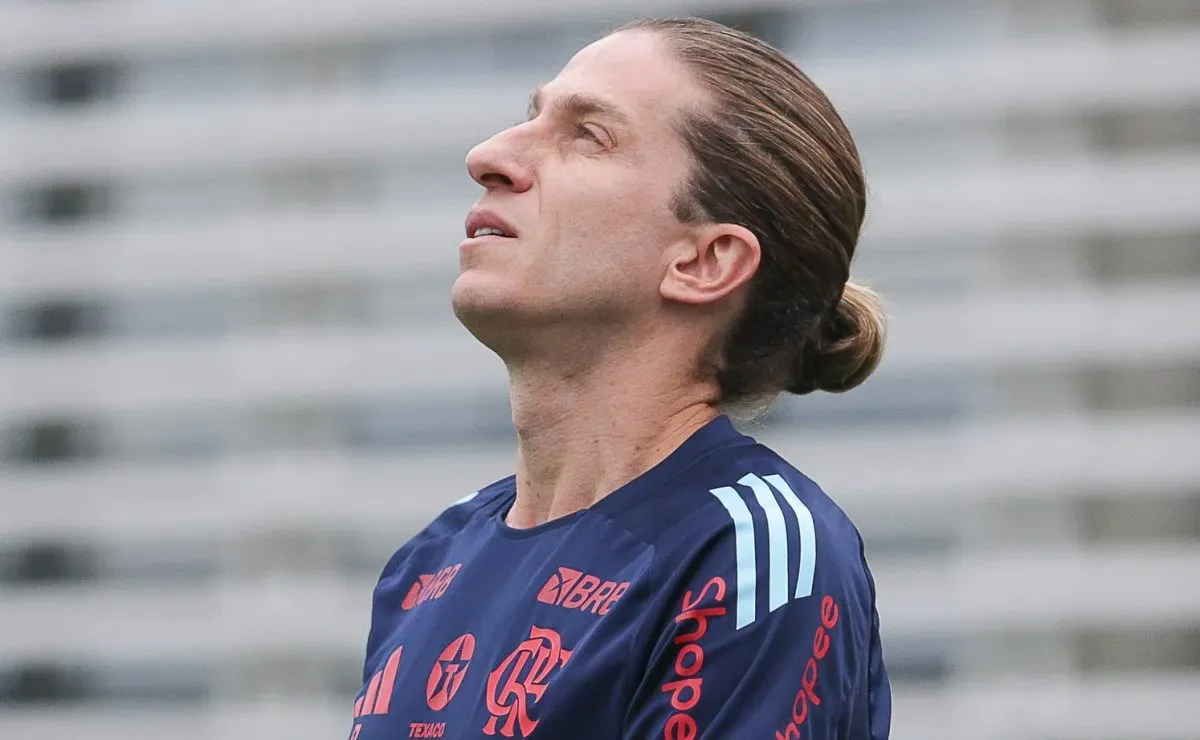 Filipe Luís aprova meio-campista e centroavante no Flamengo para jogar