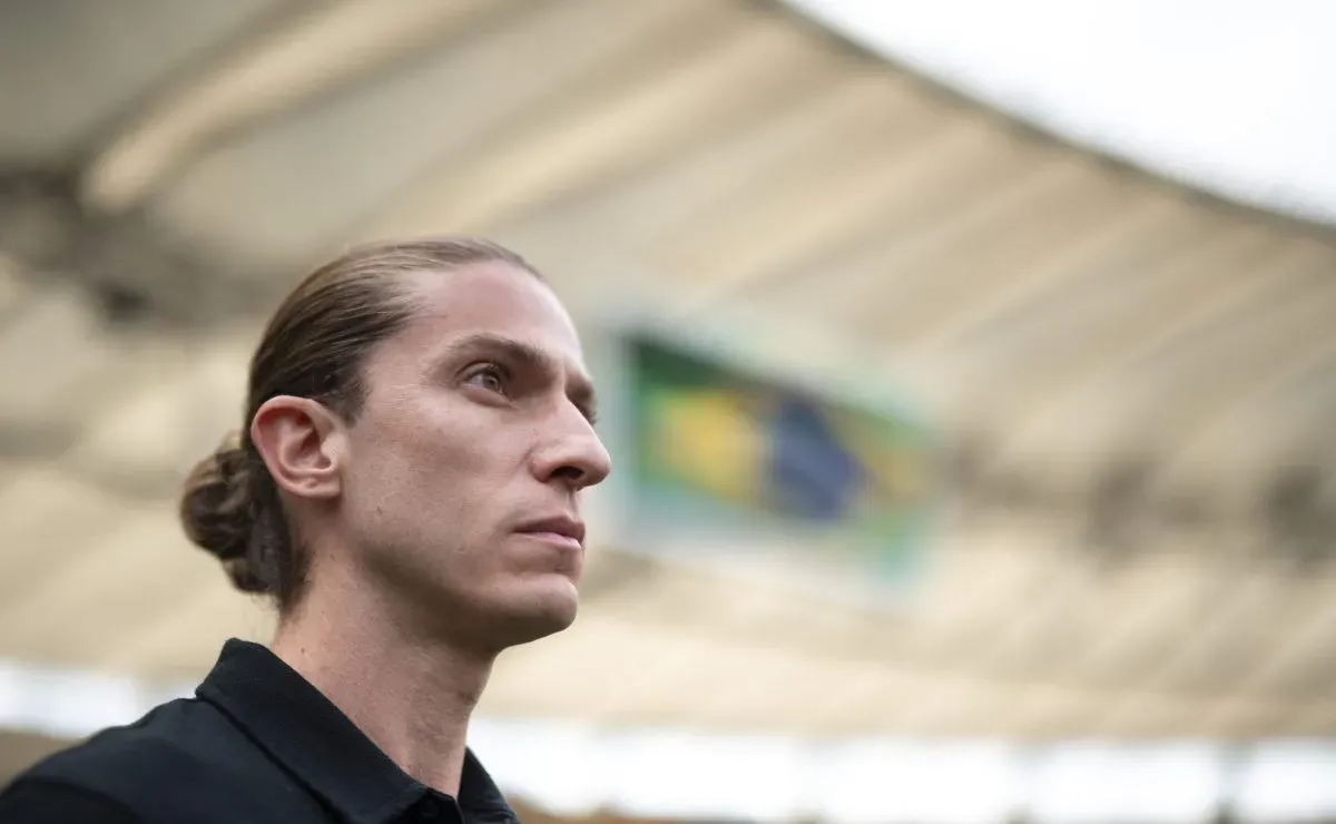 Filipe Luis é criticado por torcida do Flamengo