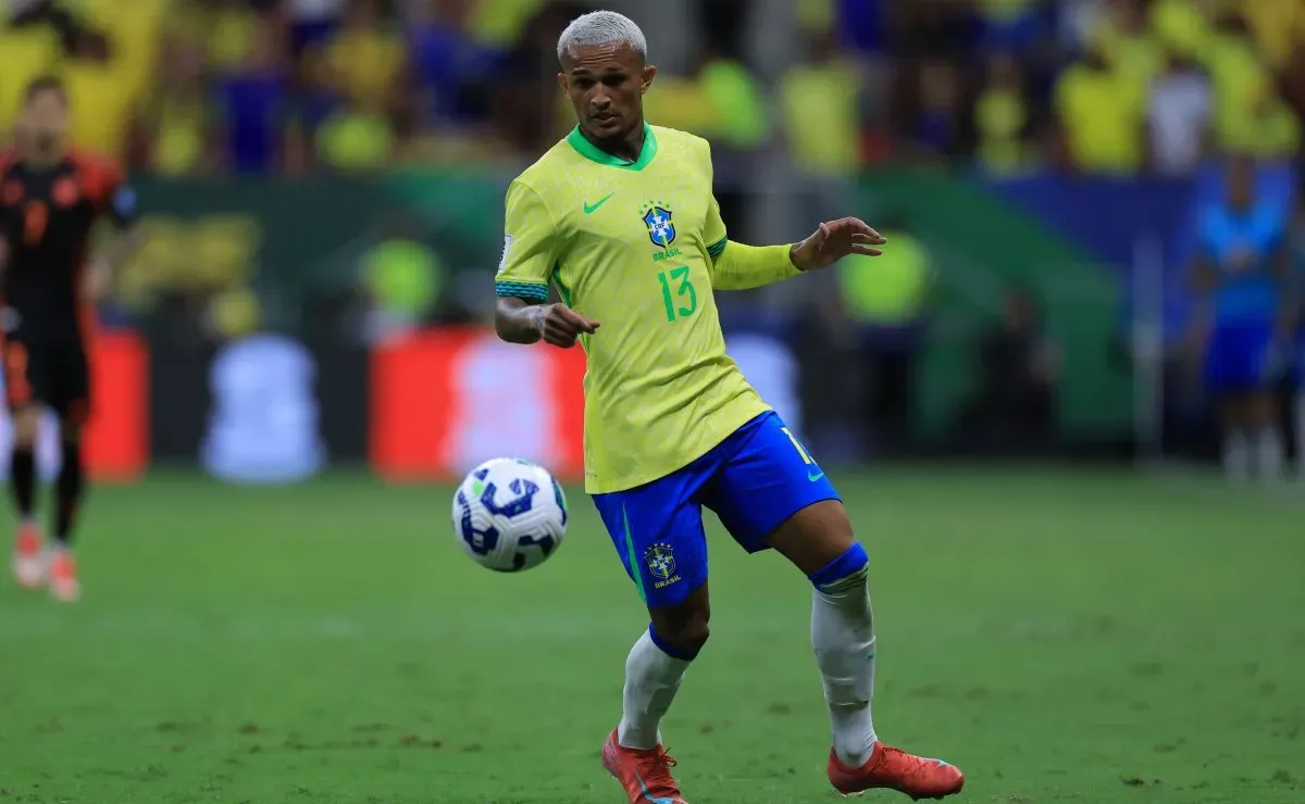 Flamengo negocia com substituto de Wesley e pode fechar negócio por R$ 32,5 milhões