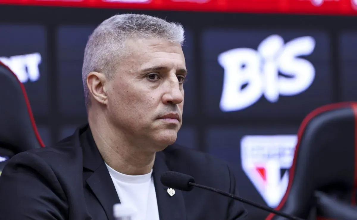 Hernán Crespo elogia Flamengo após derrota sofrida e faz revelação surpreendente