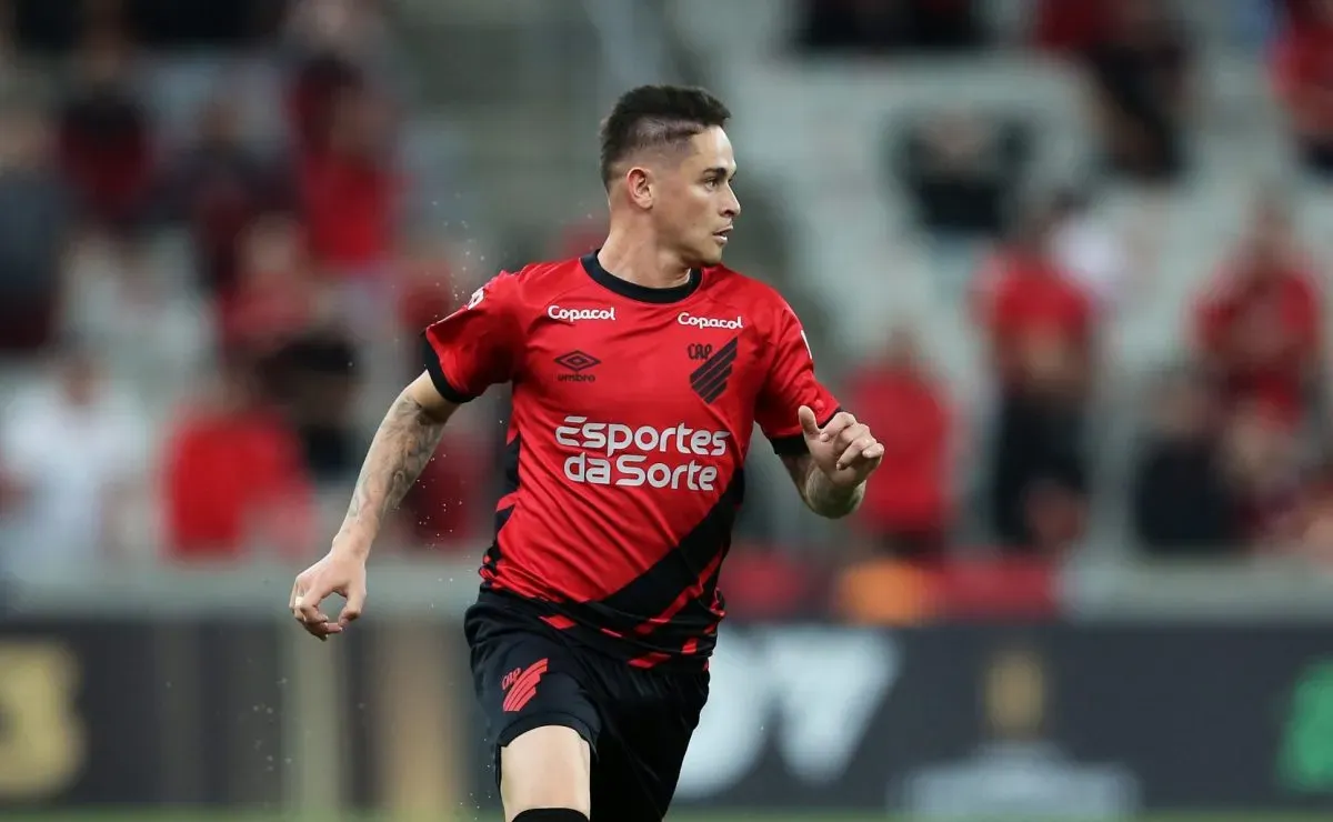 Khellven no Flamengo quase aconteceu antes do Palmeiras ultrapassar e fazer a contratação