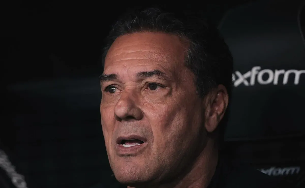 Luxemburgo reprova postura de Filipe Luís com Pedro no Flamengo