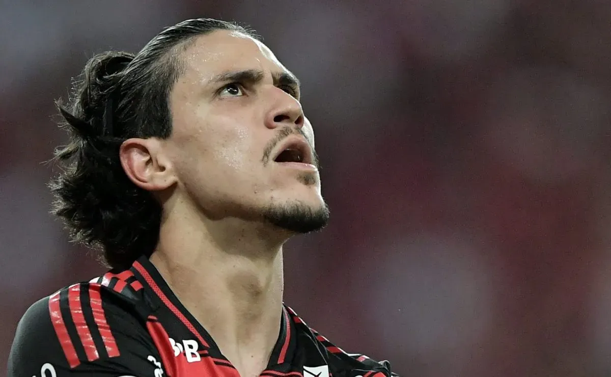 Pedro alega “perna pesada” em treino, comissão reage e jogador é cortado contra São Paulo