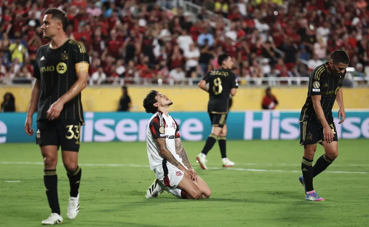 Pedro estaria insatisfeito no Flamengo pelas poucas chances com Filipe Luis