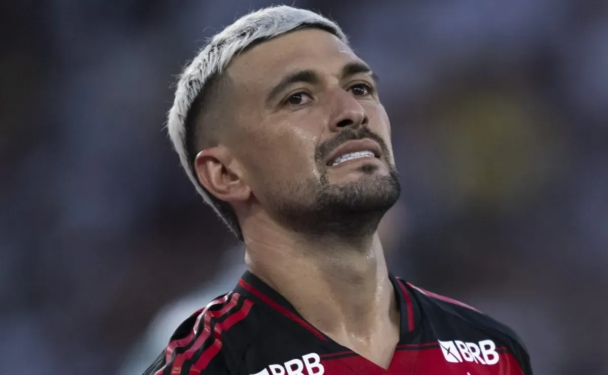 Zinho coloca Arias como muito “muito superior” a Arrascaeta, do Flamengo