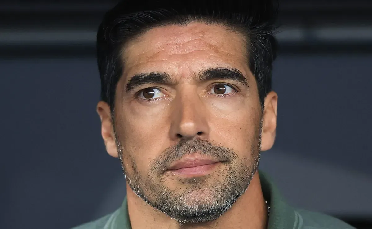 Abel Ferreira cita título do Flamengo no sub-20 contra Barcelona e ironiza: “Quantos jogadores apostam?”