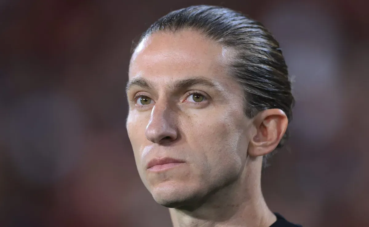 🚨 Adeus | Filipe Luís chamou na 'salinha' e tem gente dizendo adeus pelo telefone no Flamengo