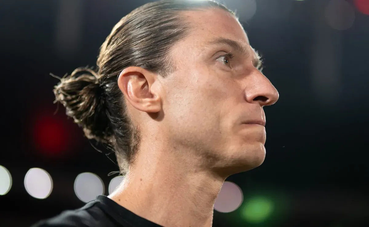 Alex Sandro, Viña e Ayrton Lucas acirram disputa no Flamengo