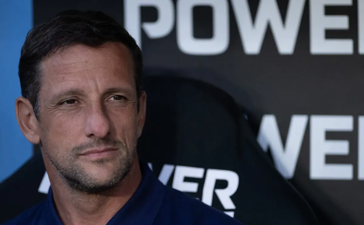 Belletti, técnico do Barcelona, manda recado após perder final para o Flamengo