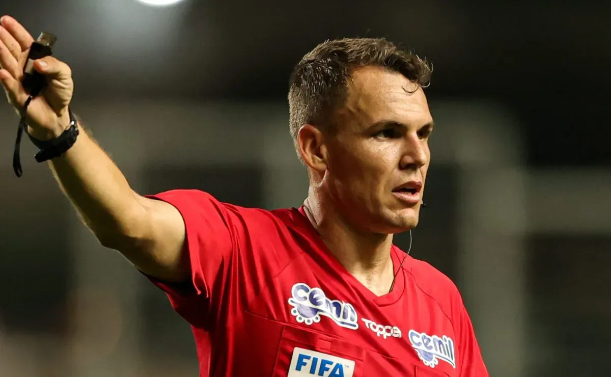 CBF escala Paulo Zanovelli para apitar duelo entre Flamengo e Mirassol