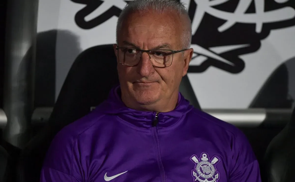 Dorival lembra trabalho no Flamengo e defende desempenho no Corinthians