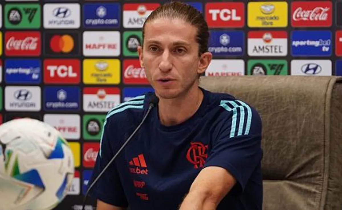 Filipe Luís toma decisão definitiva sobre renovação após silêncio e comunica o Flamengo