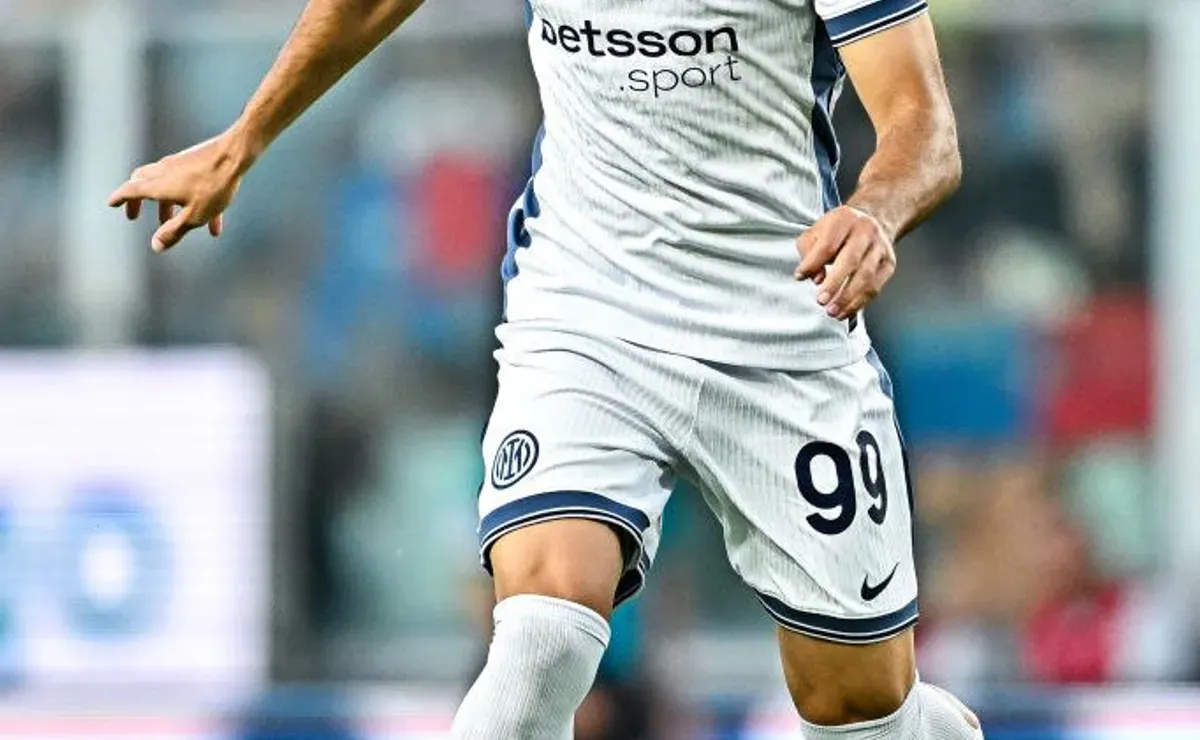 Flamengo faz nova proposta por Taremi, mas jogador quer permanecer na Europa