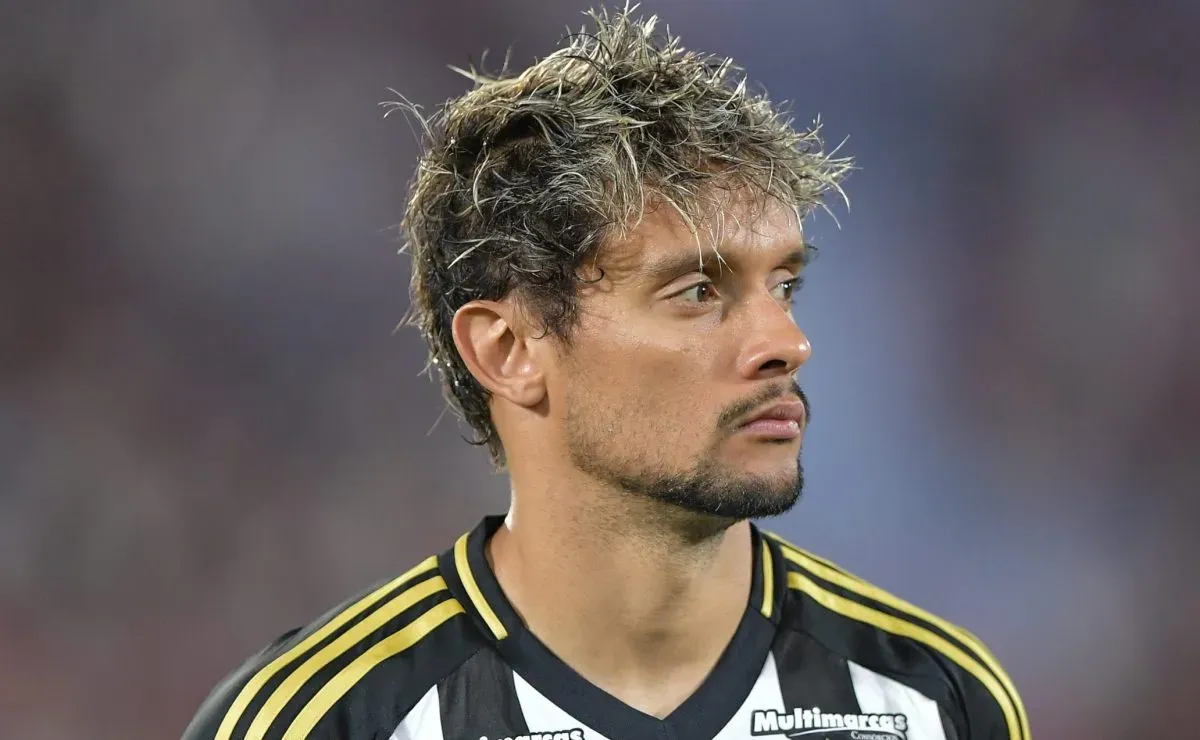 Gustavo Scarpa, meia do Atlético-MG, manda real sobre Flamengo de Filipe Luís ao vivo