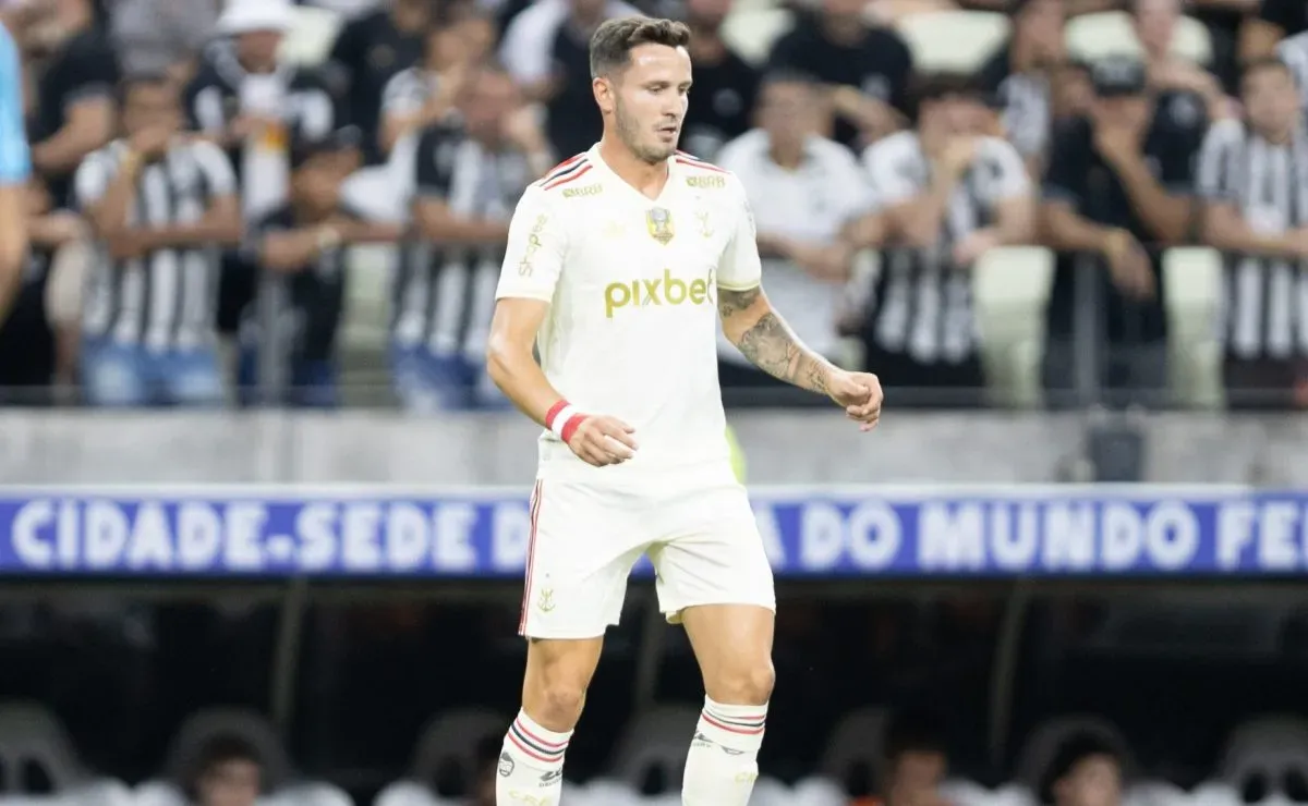 Jornal espanhol destaca que Saúl segue com poucas chances de atuar no Flamengo